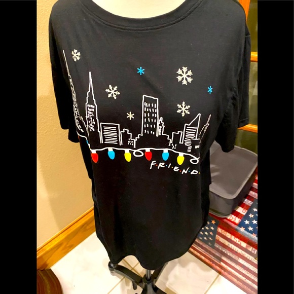 FRENDS CENTRAL PERK T SHIRT SIZE  XL BLACK CITY WOMENS - Picture 1 of 5